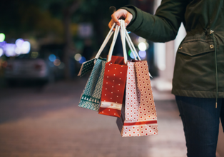 Shopping at Christmas 314x220